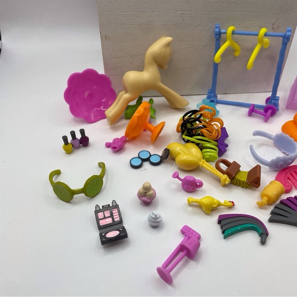 My Little Pony Lot Of Various MLP Playset Accessories Furniture - Picture 7 of 9